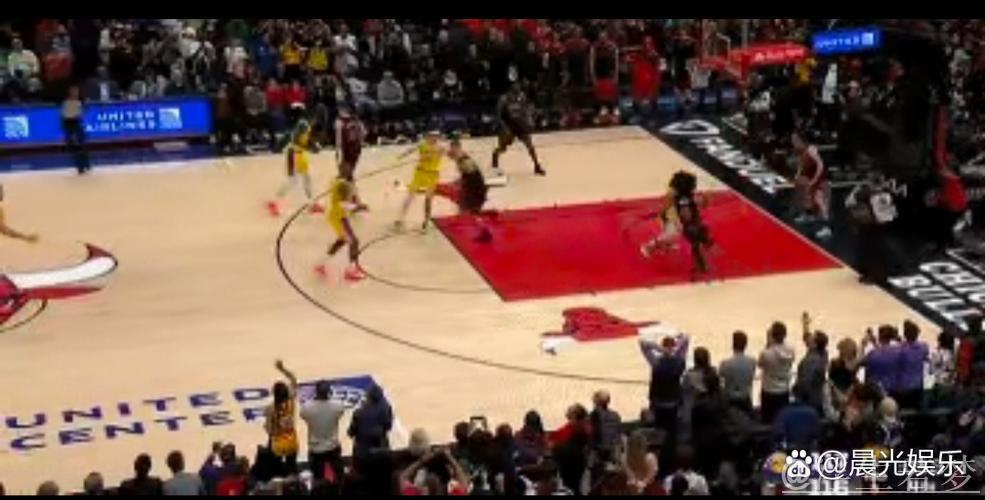 吉迪超远压哨三分绝杀 公牛主场大逆转湖人